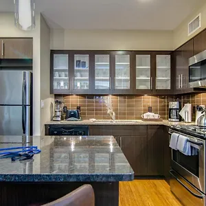 http://visit-memphis-from-a-spacious-1-bedroom-loft.memphishotelsnow.com
